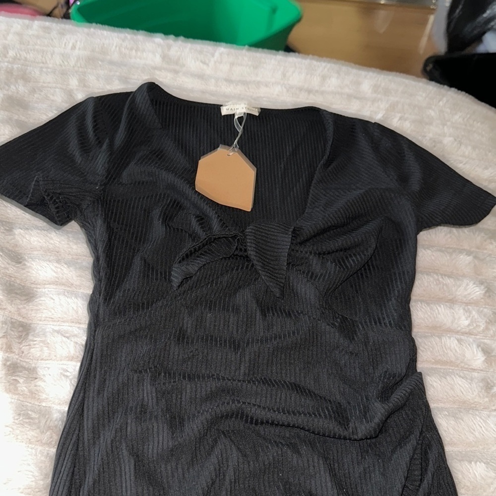 So small little black dress with bow detail